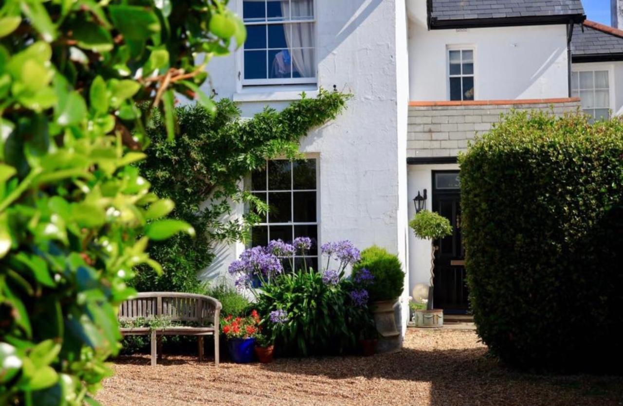 ゴスポート Number Five Bed & Breakfast エクステリア 写真